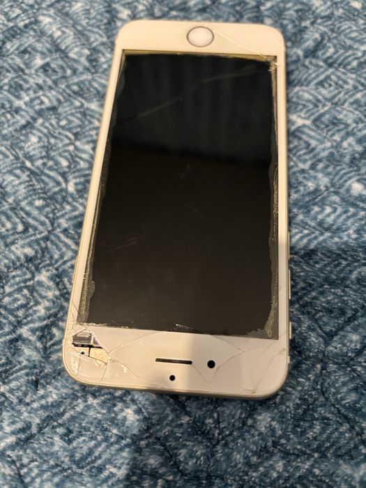 Айфон 6с сломаный