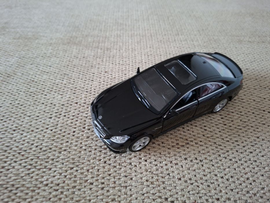 Vand 2 masinute si un excavator