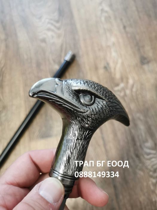 Метален Бастун със скрито острие, което не е заточено.