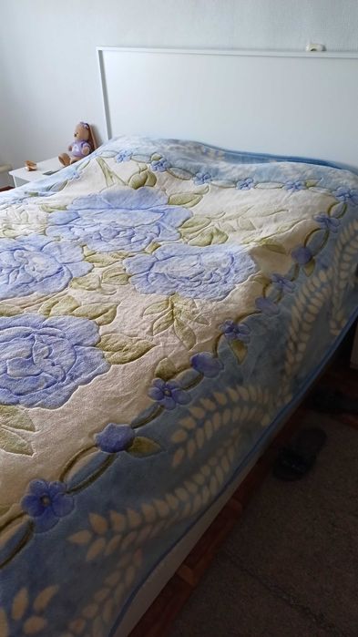 Плед 3х2м, люстры.