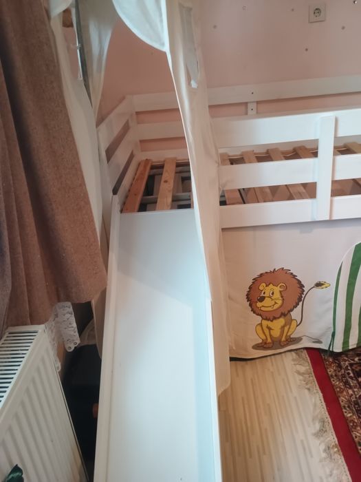 Pătuț cu tobogan