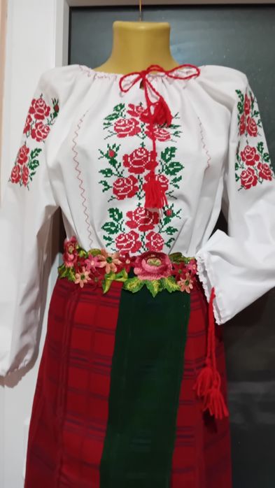 Costum popular pentru fete