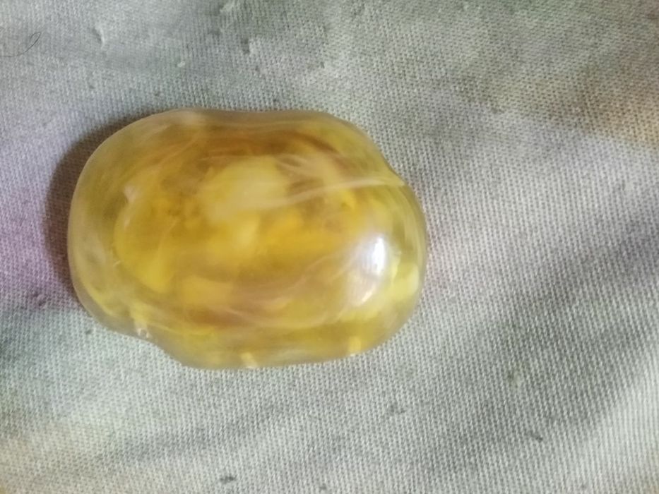 Янтарные бусы браслеты.кулоны . привезённые из Европы.часы механически