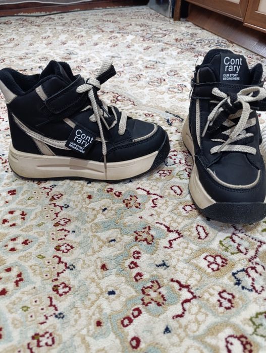 Продам кроссовки на девочку