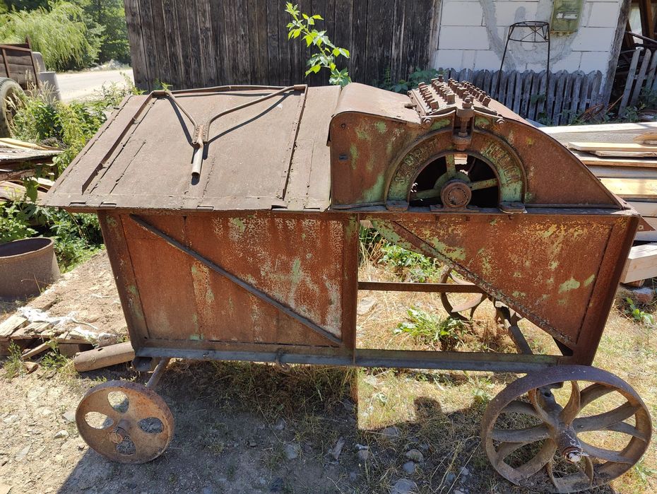 Vând batoza funcțională de colecție