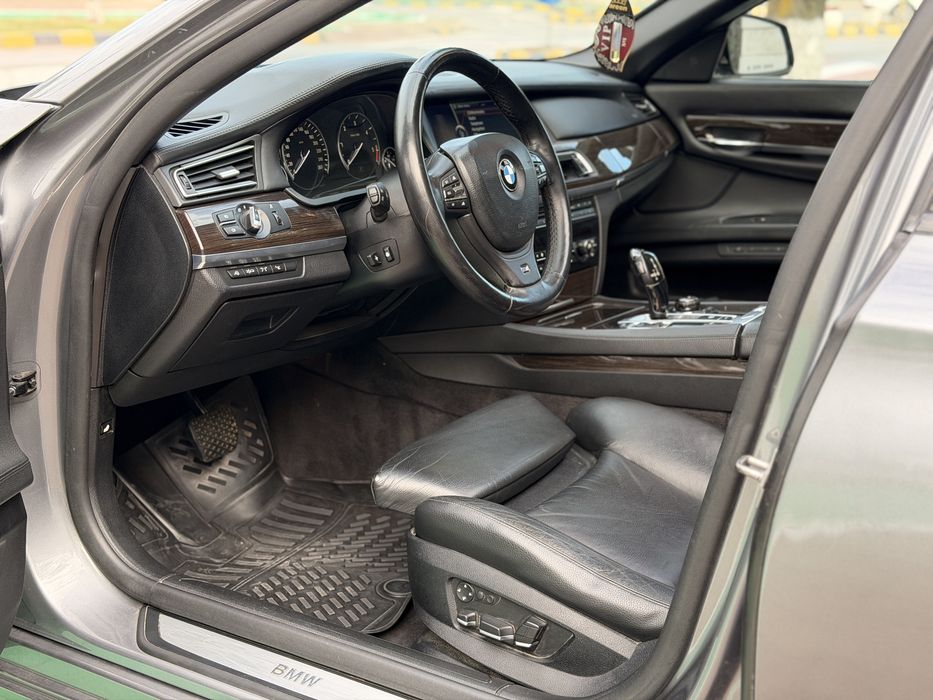 Bmw 740 XDrive 4 Butoane