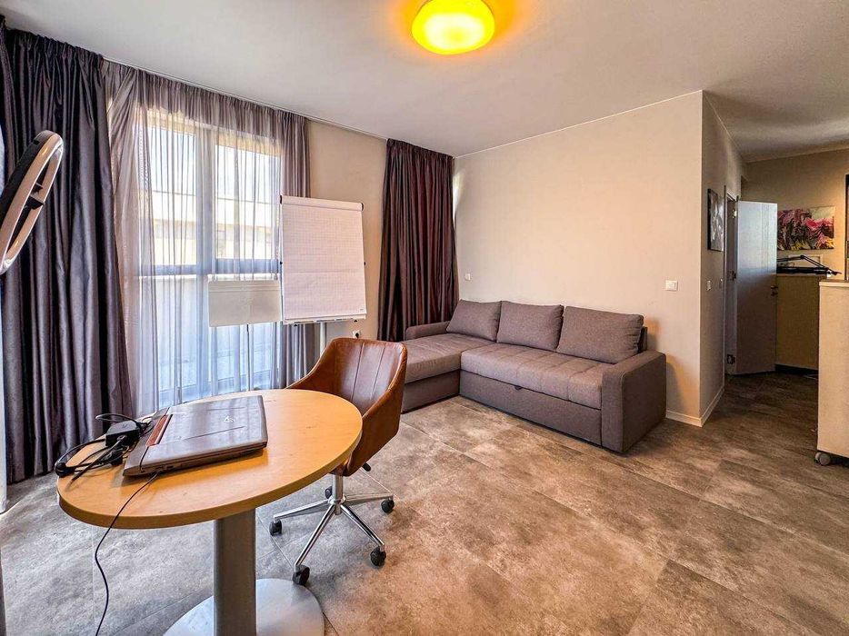 Триетажна модерна къща с двор в Сарафово, Бургас