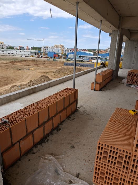 Amenajariinterioare, exterioare. Tencuieli mecanizate, gleturi