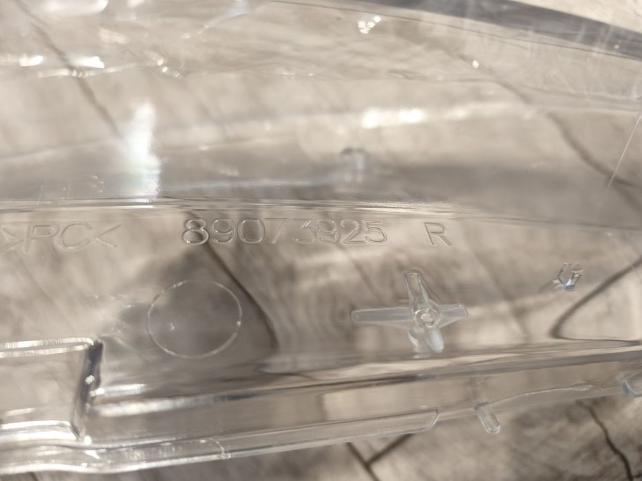 Стекло фары Peugeot 307