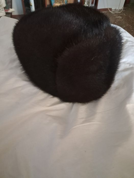 Продаются  две норковые шапки