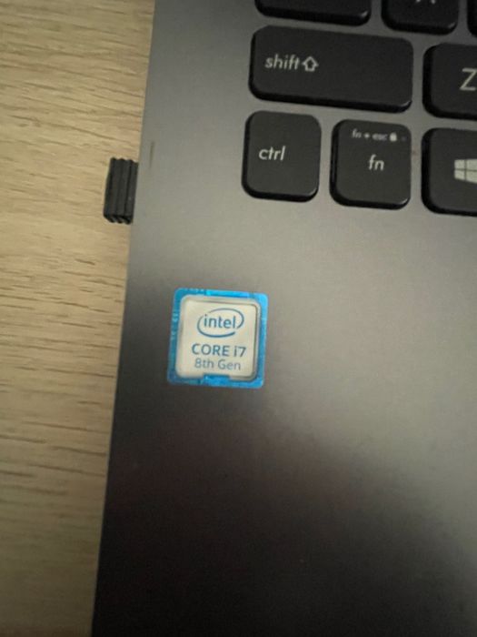 Leptop Asus procesor i 7