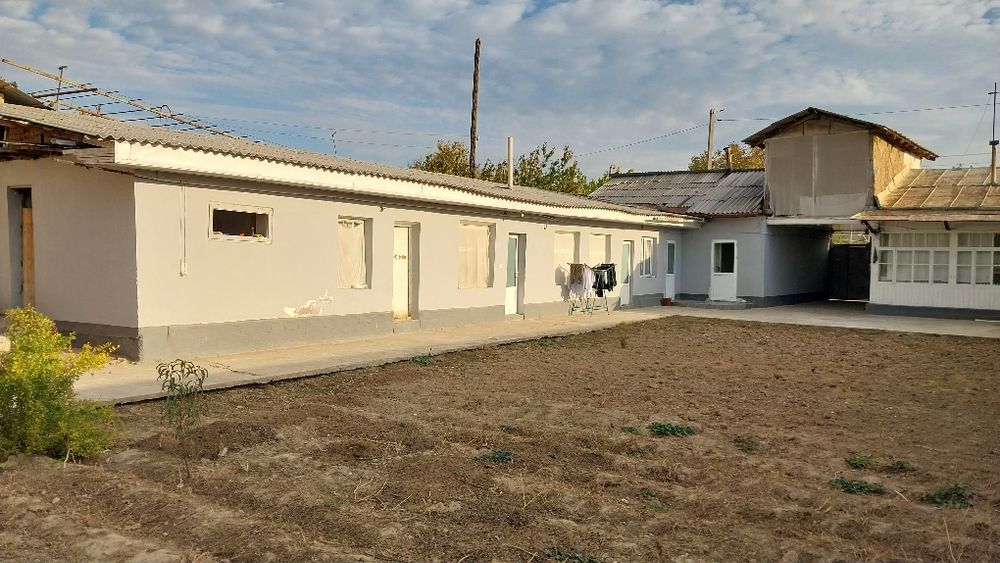 Уй сотилади. Кибрай тумани Дархан махалласида.