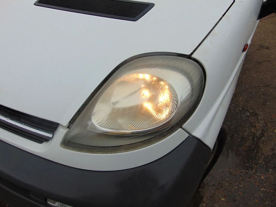 Far Opel Vivaro 2001-2013 faruri stanga dreapta Renault Trafic 2001-2013