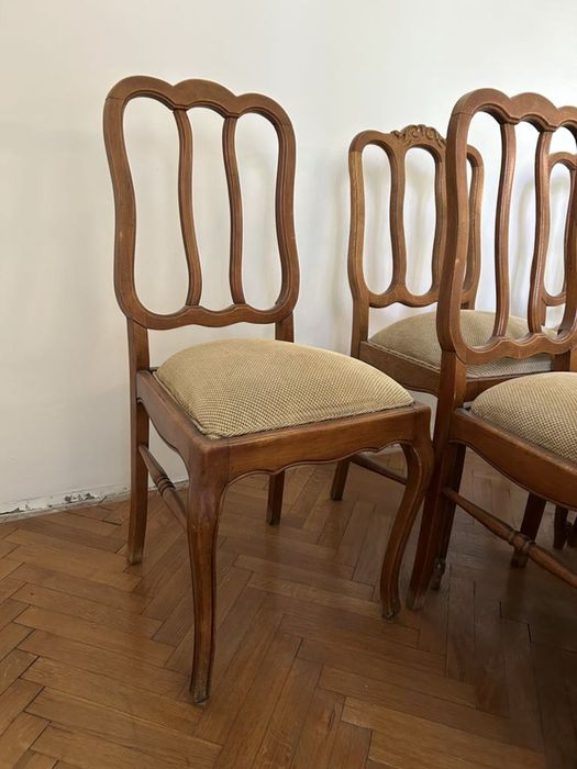 Продавам старинен шкаф и столове