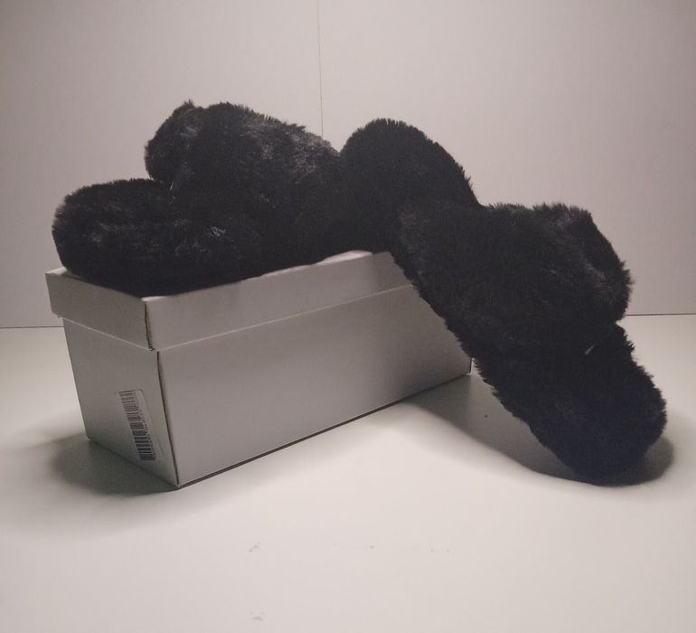 Papuci de casă pentru damă pufoși cu blăniță neagră
