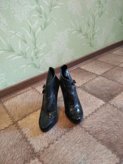 Полусапожки на шпильке