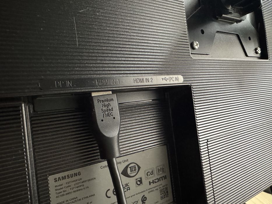 Monitor Samsung 27” cu suport birou