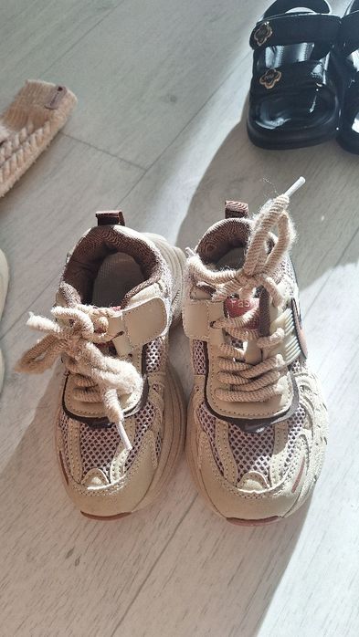 Продам детскую обувь