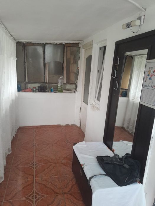 Casa de vanzare la tara