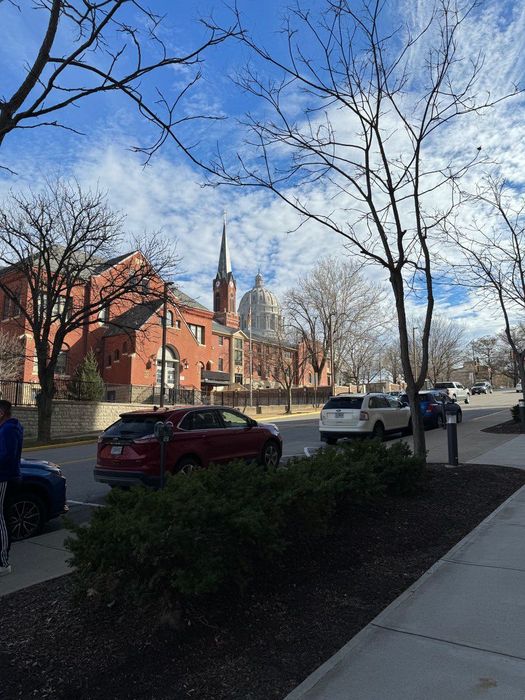 Продаю новую женскую куртку привезена из США новая