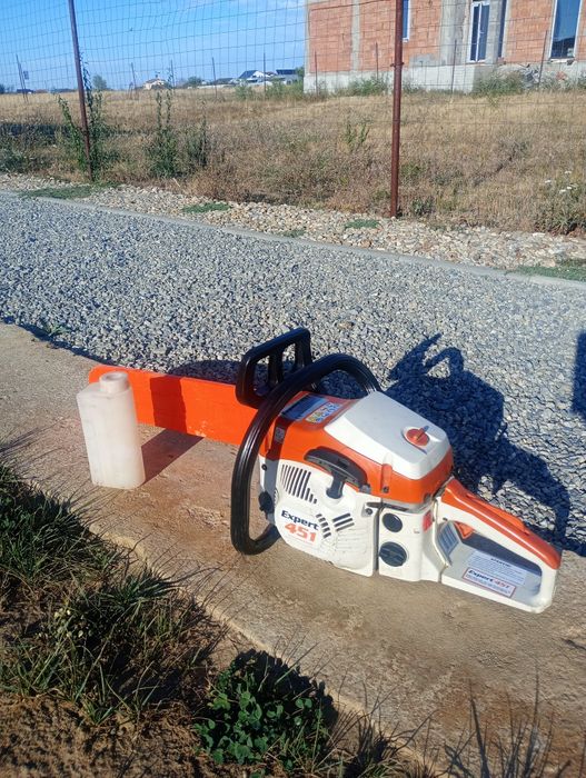 Vând drujba pe benzina
