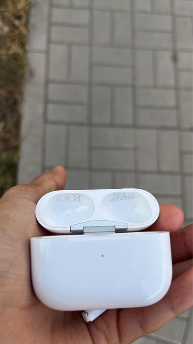 Продам кейс оригинал airpods pro