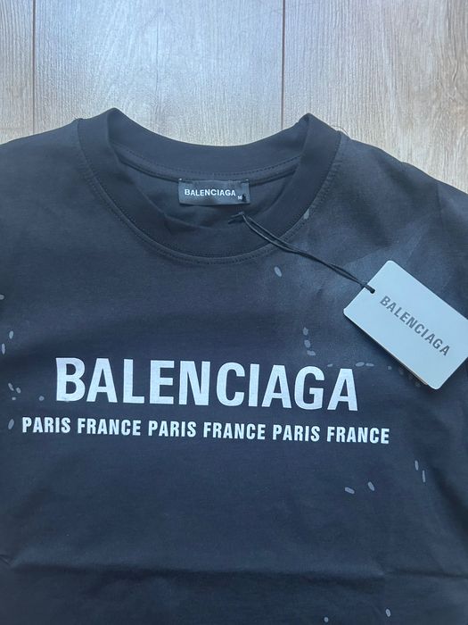 Продавам чисто нова тениска на Balenciaga размер M.