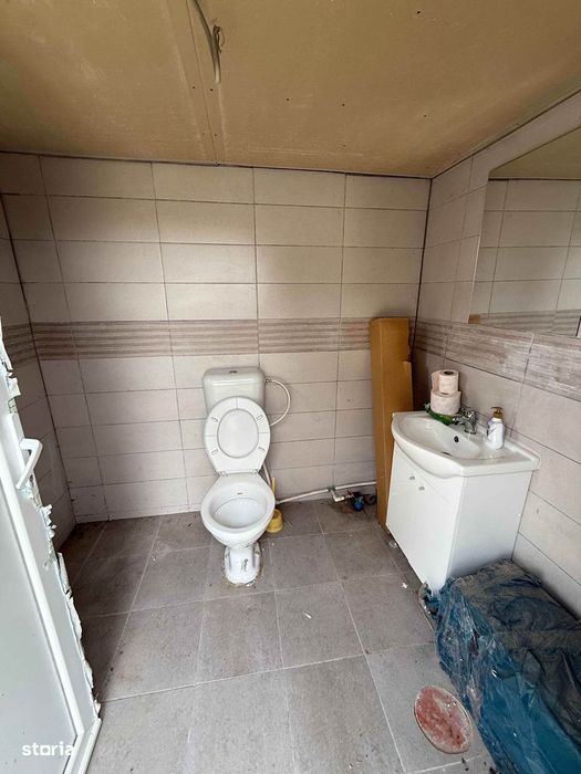 De vânzare anexa si teren cazasu