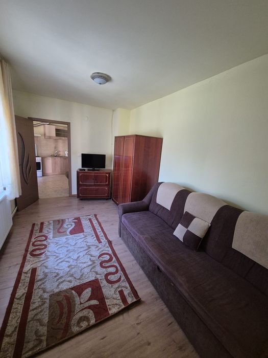 Închiriez  apartament la casa