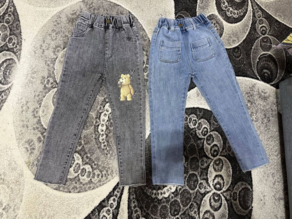 Джинсы на 4-5 лет в отличном состоянии.