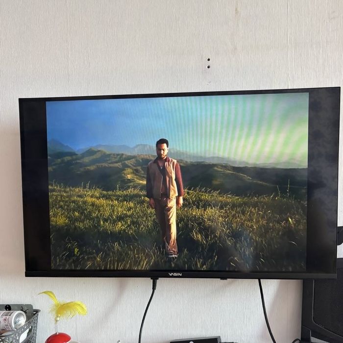 Телевизор Yasin Smart Google TV