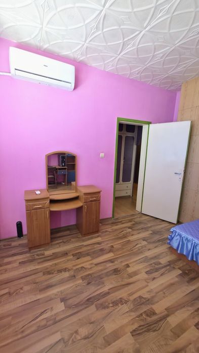 Продава се обзаведен, саниран 2-ст. апартамент в жк."Димова махала", гр.Перник