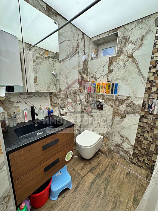 Самостоятелна къща, с двор, кв.Метоха