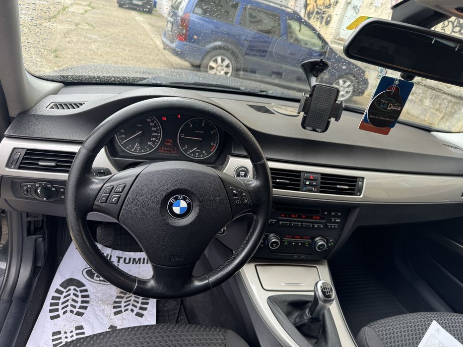 BMW 3 Series 2010 — imagine 5