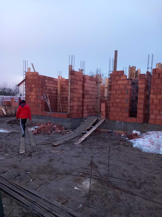 Executam  lucrări  in constructi