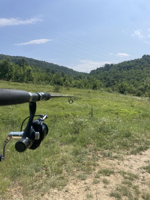 Въдица с примамки и макара топ цена спешно !!!