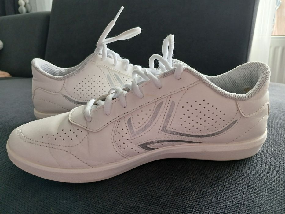 Бели маратонки Artengo Decathlon