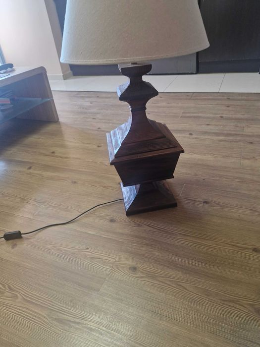 Продава се ретро настолна лампа