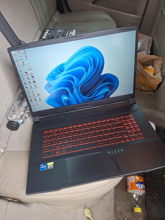 Vând laptopul MSI katana GF76