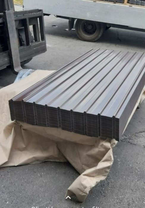 Tablă Cutata colorat și zincat
Dimensiuni 190/90/0.2 maro 10 lei m