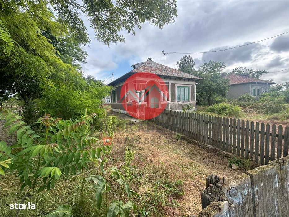 Casa la soseaua principala, teren 1.309 mp in Plopul, Tulcea