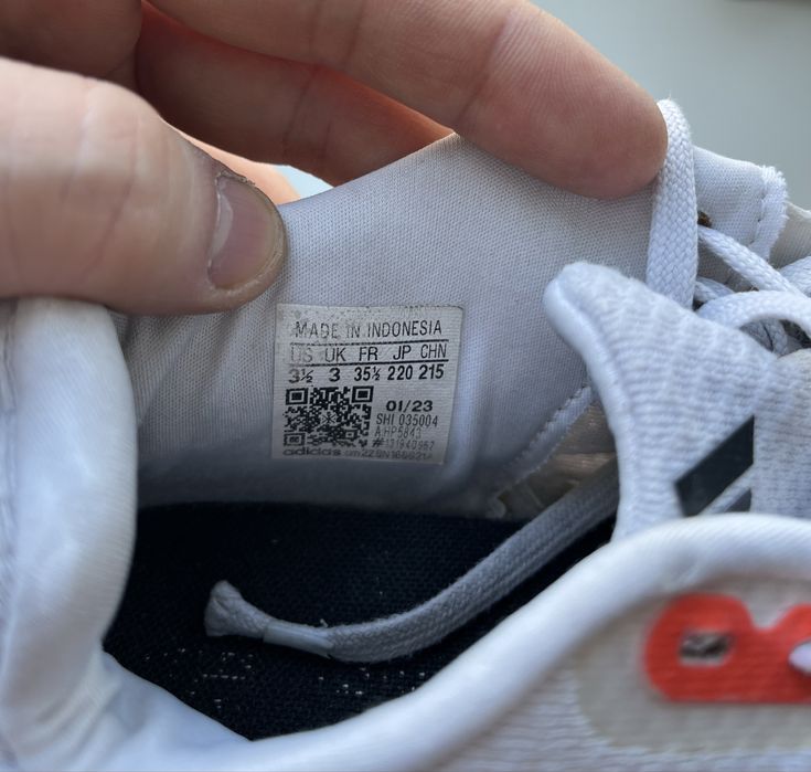 Детский ботинки кроссовки тапочки .