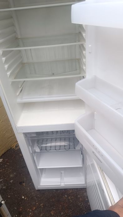 Продам холодильник кандй