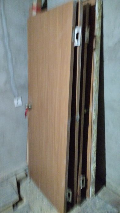 Межкомнатные двери 5- штук,обналички,каркас в комплекте