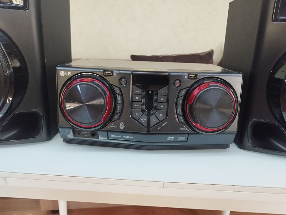 Музыкальный центр LG