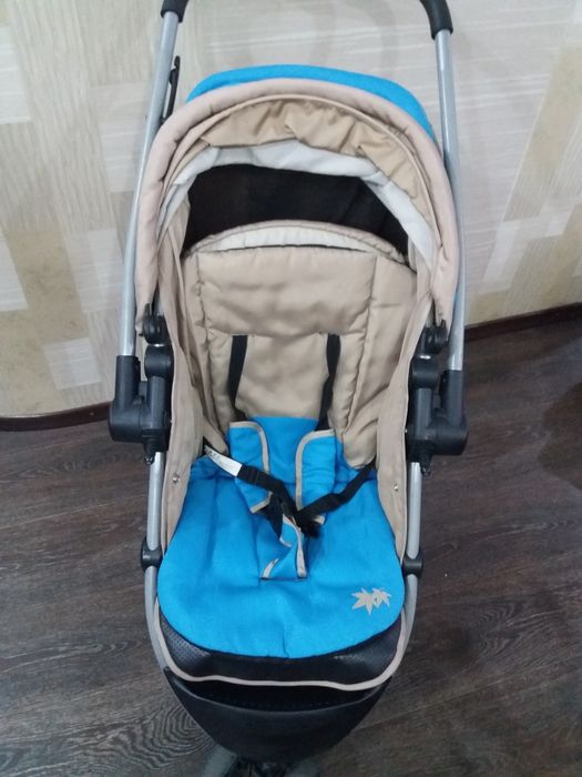 Продаю коляску трехколесную