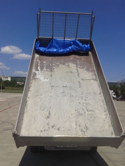 Изхвърляне строителни и битови отпадъци.Товарни услуги със Самосвал