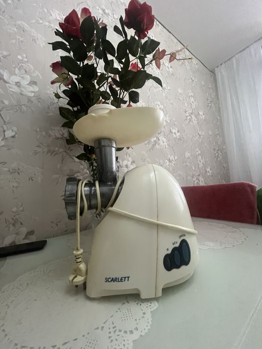 Электромясорубка Scarlett