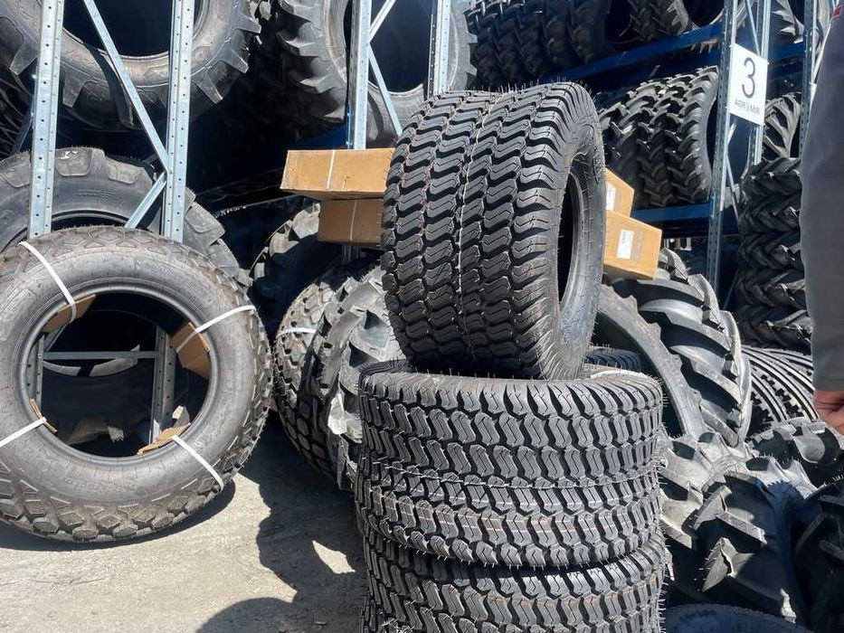 Anvelope noi 18x9.50-8 marca BKT pentru tractoras gazon