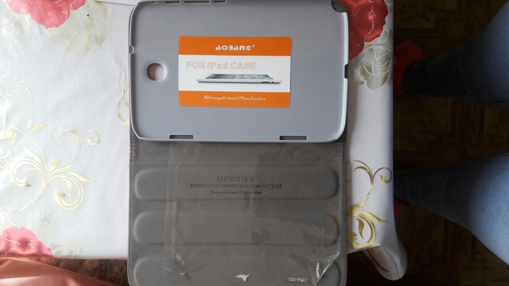 Продам чехол на планшет ipad mini 10дюймовый.